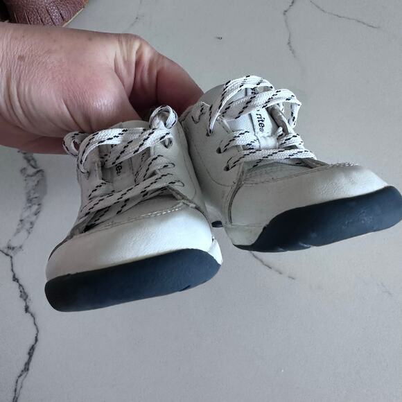 Stride Rite Walker White Leather High Top Sneakers - Size 5 - Picture 3 of 7